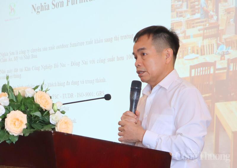 Ông Huỳnh Lê Đại Thắng - Ủy viên Ban Chấp hành Hội Mỹ nghệ và Chế biến gỗ TP. Hồ Chí Minh (HAWA), Giám đốc Công ty TNHH Đồ gỗ Nghĩa Sơn. Ảnh: Thanh Minh.