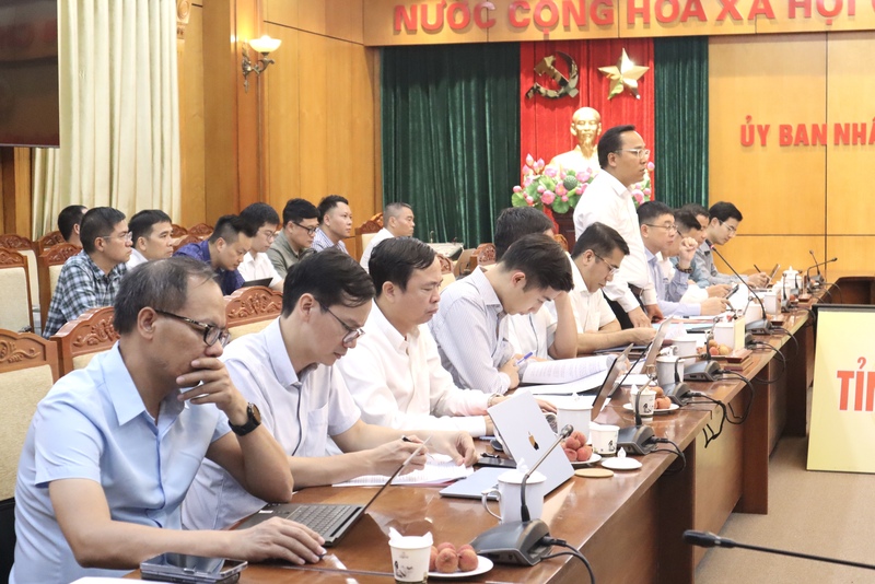 Đại diện lãnh đạo các đơn vị thuộc Oklavip khuyến mã hấp dẫn mỗi ngày. Ảnh: Phương Trang