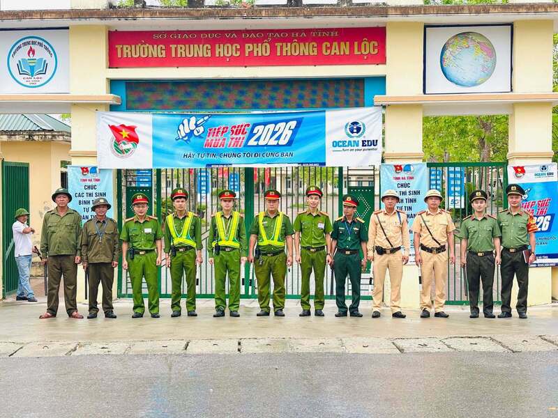 Để đảm bảo công tác an ninh, Công an tỉnh Hà Tĩnh đã huy động gần 1.000 lượt cán bộ, chiến sĩ và lực lượng bảo vệ an ninh trật tự ở cơ sở. Các đơn vị nghiệp vụ cùng công an xã, phường đã chủ động phối hợp, tham mưu phương án bảo vệ sát với thực tế. Ảnh: Công an Hà Tĩnh