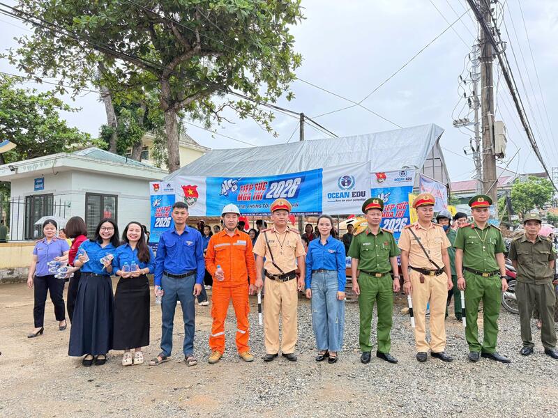 Để phục vụ kỳ thi, Sở Giáo dục và Đào tạo Hà Tĩnh đã bố trí 35 điểm thi với 797 phòng thi chính thức và 70 phòng chờ. Đồng thời, hơn 2.700 cán bộ, giáo viên và nhân viên đã được điều động làm nhiệm vụ.
