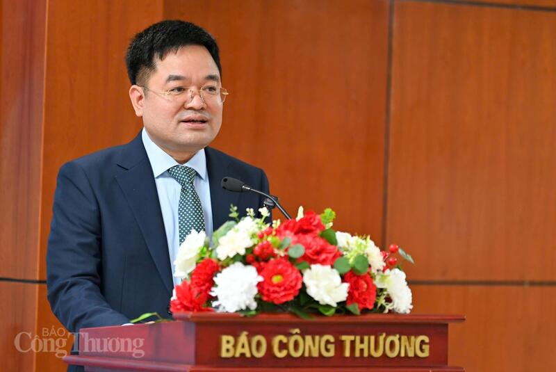 Tổng Biên tập Liên Minh OK VIP Giải Trí Cá Cược World Cup 2026 phát biểu tại Lễ Kỷ niệm. Ảnh: Nam Nguyễn