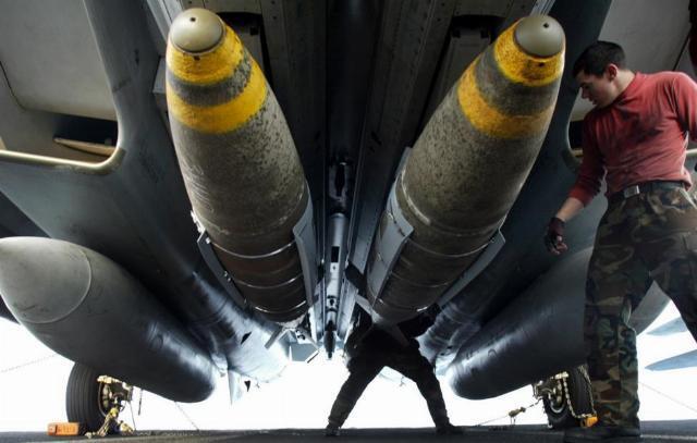 Bom hàng không được hoán cải với bộ kit JDAM. Ảnh: Lenta
