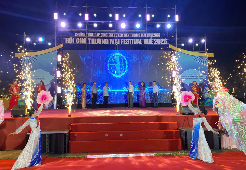Nghi thức khai mạc hội chợ Thương mại Festival Huế 2026. Ảnh: Nguyễn Tuấn