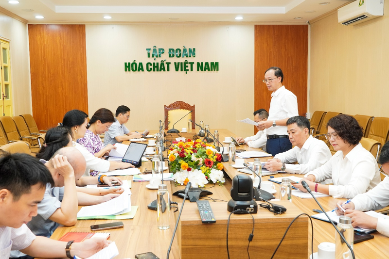 Ông Phùng Ngọc Bộ, Trưởng ban Kỹ thuật Tập đoàn đã báo cáo kết quả triển khai Okevip link không chặn số 57-NQ/TW tại Tập đoàn