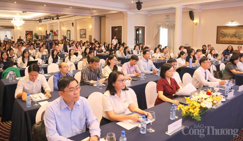 Sự kiện thu hút hơn 400 đại biểu là đại diện các sở, ban, ngành, UBND các phường, xã, đặc khu, cùng các hội, hiệp hội Okvip tại về.