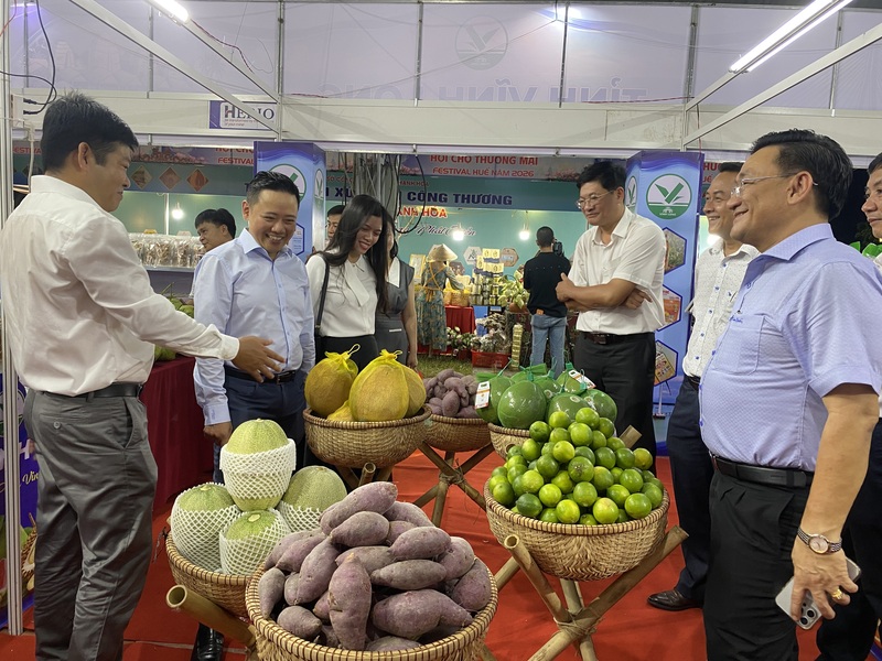 Nhiều Trang Chủ OKVIP COM Top #1, đặc sản trong cả nước được trưng bày, giới thiệu, két nối giao thương tại hội chợ. Ảnh: Nguyễn Tuấn