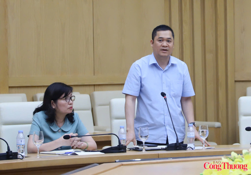 Phó Cục trưởng Cục Xuất nhập khẩu Trần Quốc Toản chia sẻ về công tác phối hợp giữa các đơn vị trong công tác phòng vệ thương mại, bảo vệ người tiêu dùng.