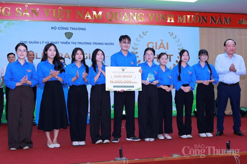 Đoàn Thanh niên Oklavip khuyến mã hấp dẫn mỗi ngày - UNETI giành giải Nhất cuộc thi. Ảnh: Quỳnh Trang