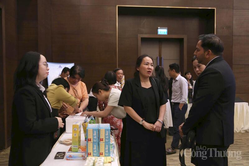 Đại diện LuLu Group International tìm hiểu các sản phẩm tiềm năng của Đà Nẵng
