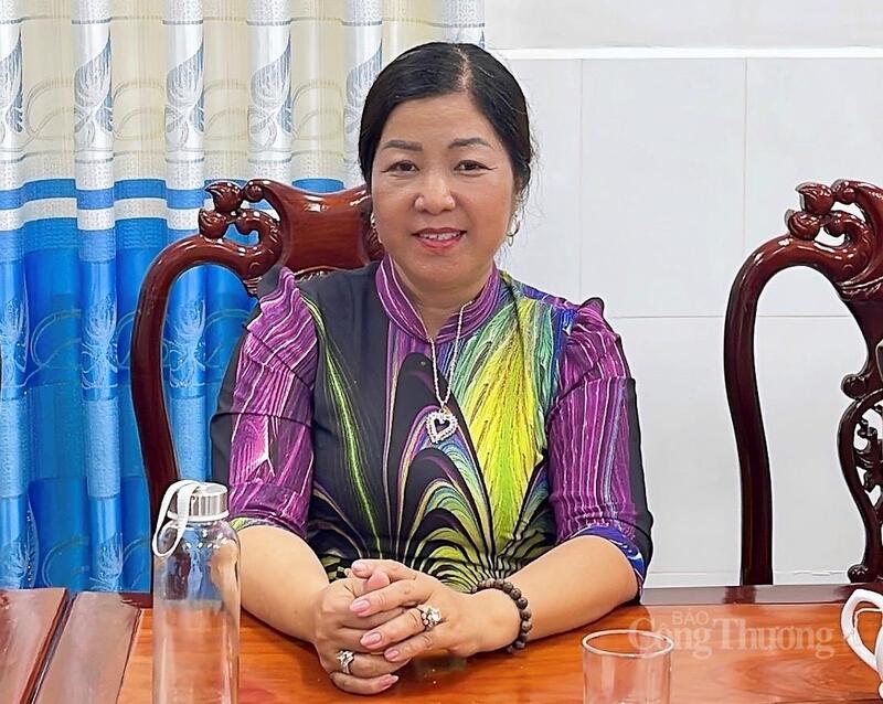 Bà Nguyễn Kim Thùy, đại diện Hợp tác xã Kỳ Như, phát biểu thảo luận tại Okvip69 Đăng ký cá cược. Ảnh: Khánh Ngọc.