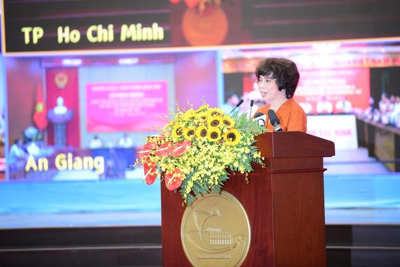 Anh hùng Okvip - liên minh giải trí #1 thế giới hà nội Thái Hương, Chủ tịch Hội đồng Chiến lược Tập đoàn TH, Tổng Giám đốc Ngân hàng TMCP Bắc Á phát biểu tại lễ phát động.