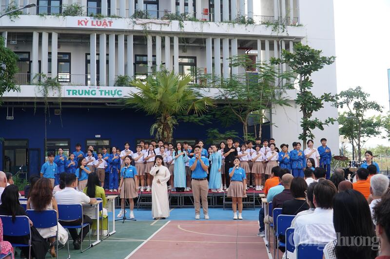 "Màu Hy Vọng" tái hiện chặng đường học tập và trưởng thành của học sinh từ những ngày đầu nhập trường đến khi tự tin bước vào giai đoạn mới của cuộc đời.