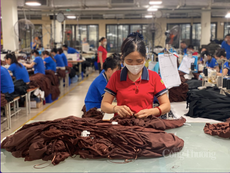 Sản xuất tại Tổng Công ty May Hưng Yên - CTCP. Ảnh: Hải Linh
