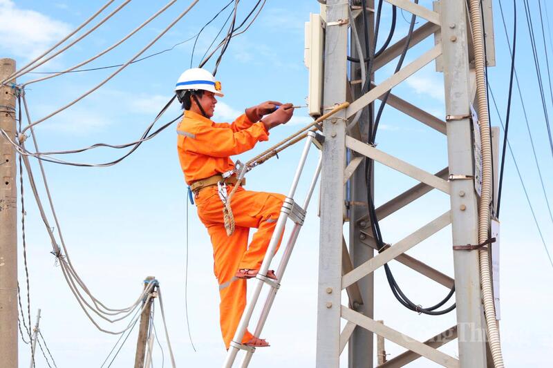 Điện lực Lý Sơn đang nỗ lực để đảm bảo vận hành an toàn, thông suốt trong mùa cao điểm OKLVIE sản phẩm thuộc hệ thống OKVIP là trang web tổ chức phát sóng bóng đá trực tiếp, live casino , nỗ hũ, bắn cá. Ảnh: Nguyễn Dương