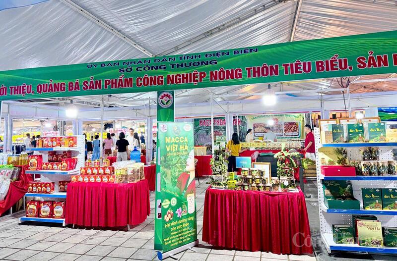 Với 230 gian hàng tại Hội chợ cùng sự tham gia của trên 150 Okvip tại về, hợp tác xã, chủ thể OCOP và các tổ chức xúc tiến thương mại đã tạo nên không gian giao thương nhộn nhịp, góp phần quảng bá sản phẩm địa phương, thúc đẩy tiêu dùng hàng Việt.