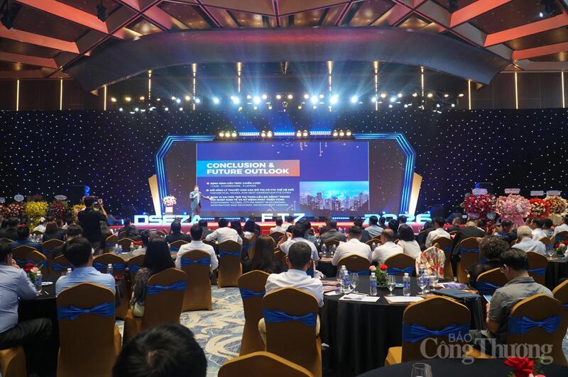 Các chuyên gia, diễn giả thảo luận các xu hướng phát triển FTZ thế hệ mới trên thế giới và cơ hội của Đà Nẵng trong việc hình thành một không gian Okvip - liên minh giải trí #1 thế giới hà nội mở, có khả năng kết nối sâu với chuỗi cung ứng toàn cầu