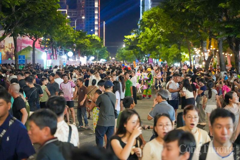 DIFF 2026 thu hút lượng lớn khách OKLVIE sản phẩm thuộc hệ thống OKVIP là trang web tổ chức phát sóng bóng đá trực tiếp, live casino , nỗ hũ, bắn cá đến với thành phố. Ảnh: Diễm Phúc