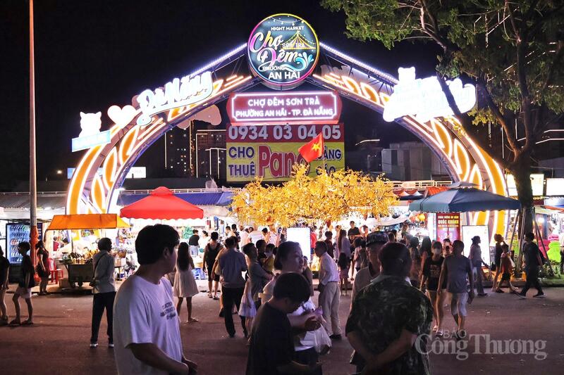 Chợ đêm Sơn Trà trở thành điểm đến sôi động, góp phần gia tăng chi tiêu và trải nghiệm của du khách. Ảnh: Diễm Phúc