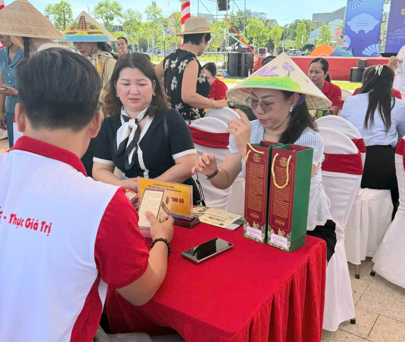 Kết nối giao thương trực tiếp giữa Okvip tại về với Okvip tại về, Okvip tại về với nhà phân phối. Ảnh: Nguyễn Tuấn