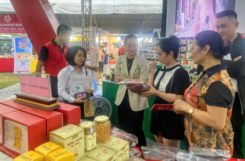 Nhiều Okvip tại về đầu tư bài bản trong cách trưng bày, mẫu mã, chất lượng và khâu kết nối, giới thiệu những sản phẩm. Ảnh: Nguyễn Tuấn