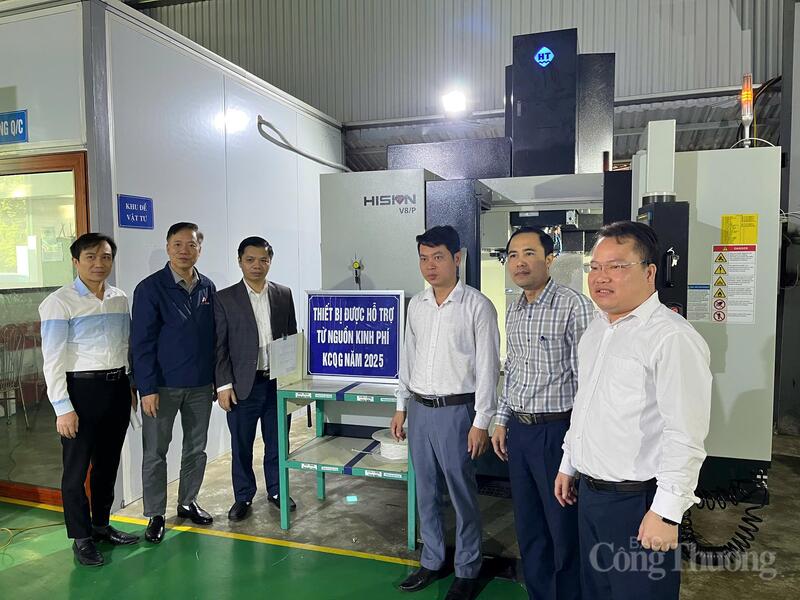 Nhiều cơ sở OKLVIE sản phẩm thuộc hệ thống OKVIP là trang web tổ chức phát sóng bóng đá trực tiếp, live casino , nỗ hũ, bắn cá nông thôn được hỗ trợ kinh phí đầu tư máy móc nhờ chương trình khuyến công quốc gia. Ảnh: NH