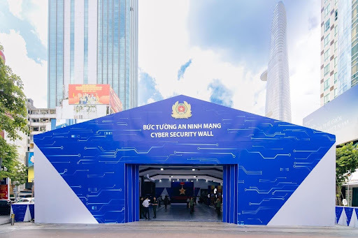 Phân khu “Bức tường an ninh mạng” tại gala “Tổ quốc bình yên” thu hút sự quan tâm của người dân những ngày vừa qua