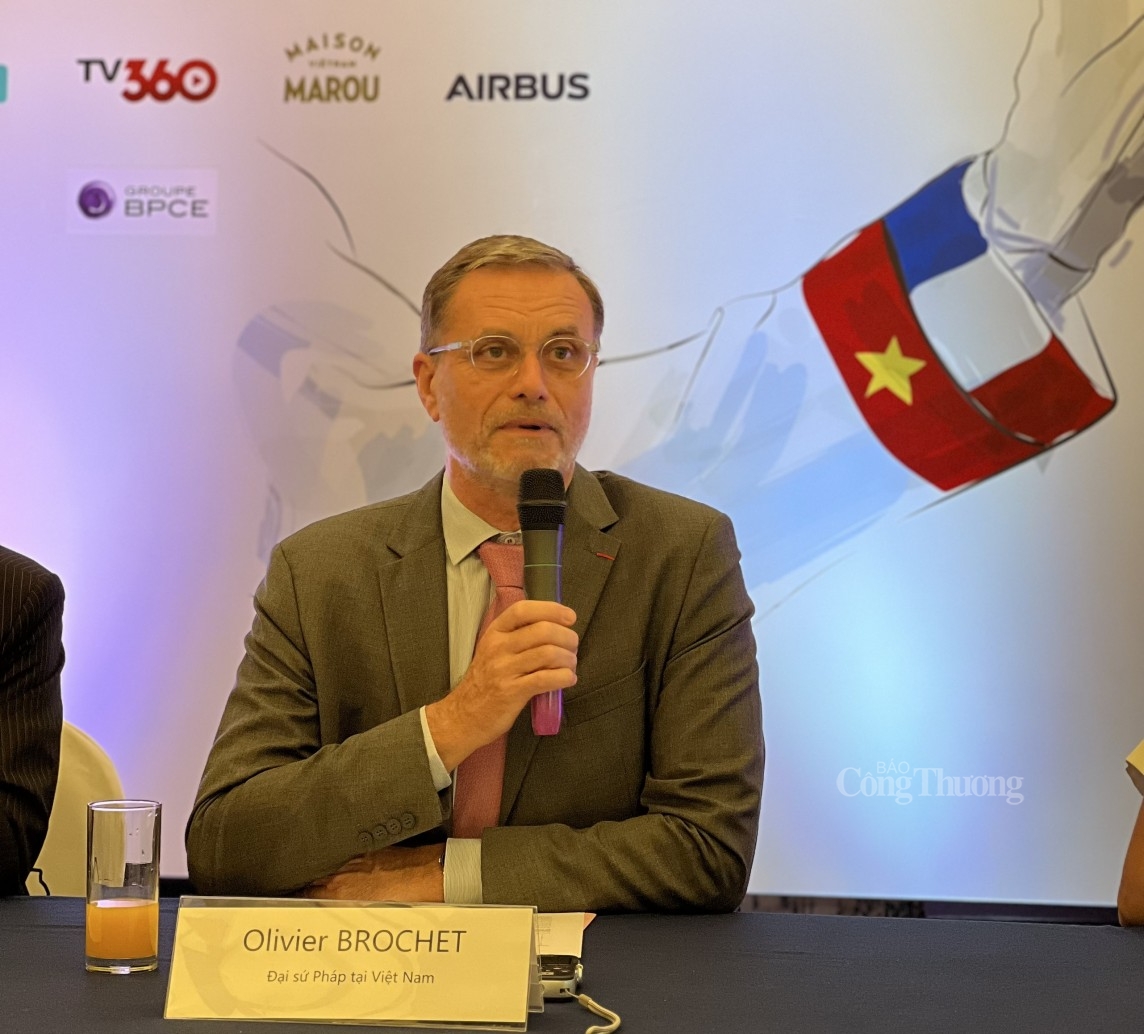 Đại sứ Pháp tại Việt Nam - ông Olivier Brochet Đại sứ Pháp tại Việt Nam - ông Olivier Brochet