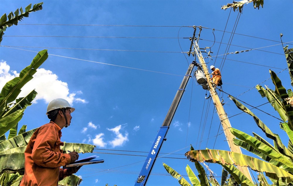 EVNSPC chỉ đạo các công ty điện lực phải hoàn thành công tác bảo trì, sửa chữa lưới điện trước 31/3/2024 Ảnh: EVNSPC EVNSPC chỉ đạo các công ty điện lực phải hoàn thành công tác bảo trì, sửa chữa lưới điện trước 31/3/2024 Ảnh: EVNSPC