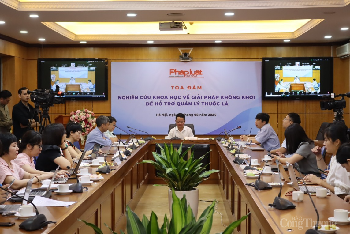 Các đại biểu tham dự tọa đàm