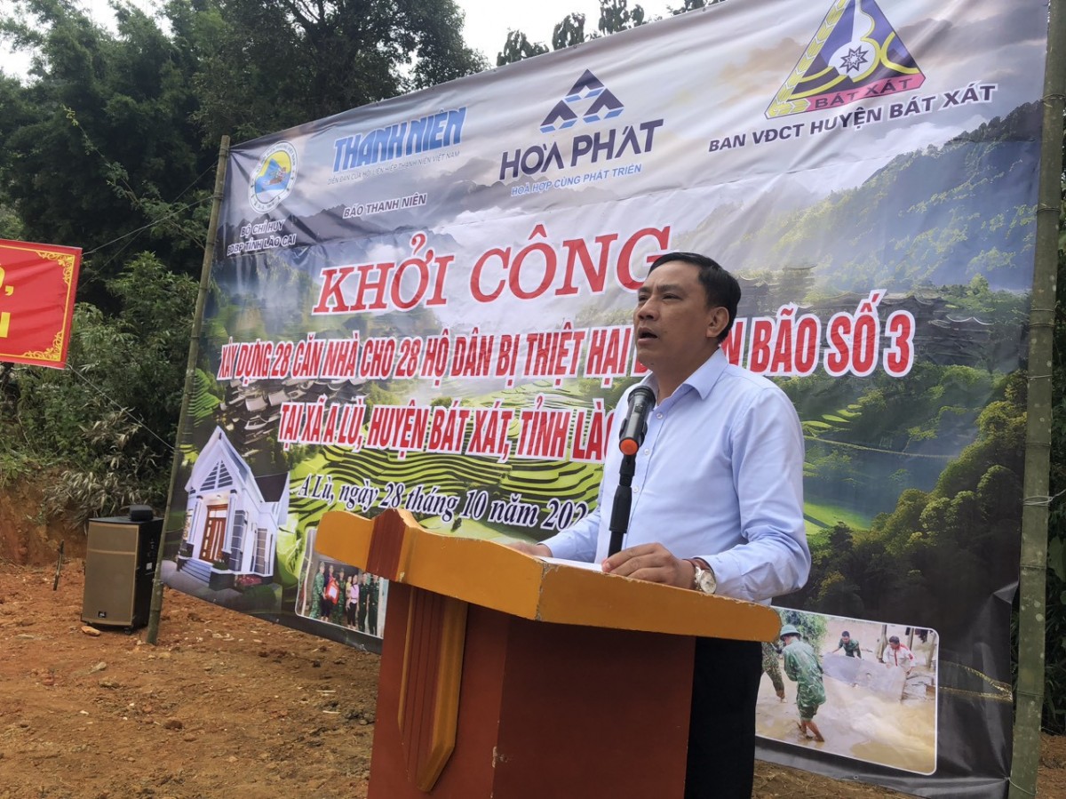 Ông Hoàng Giang - Phó Bí thư Tỉnh uỷ Lào Cai phát biểu tại lễ khởi công Liên minh Okvip có bao nhiều trang 28 căn nhà cho các hộ dân bị thiệt hại do bão số 3 tại xã A Lù, huyện Bát Xát Ông Hoàng Giang - Phó Bí thư Tỉnh uỷ Lào Cai phát biểu tại lễ khởi công Liên minh Okvip có bao nhiều trang 28 căn nhà cho các hộ dân bị thiệt hại do bão số 3 tại xã A Lù, huyện Bát Xát