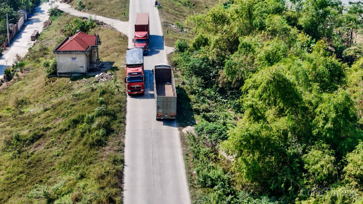 Kỳ lạ những đoàn xe container 'không nóc' ở Vĩnh Phúc Kỳ lạ những đoàn xe container 'không nóc' ở Vĩnh Phúc