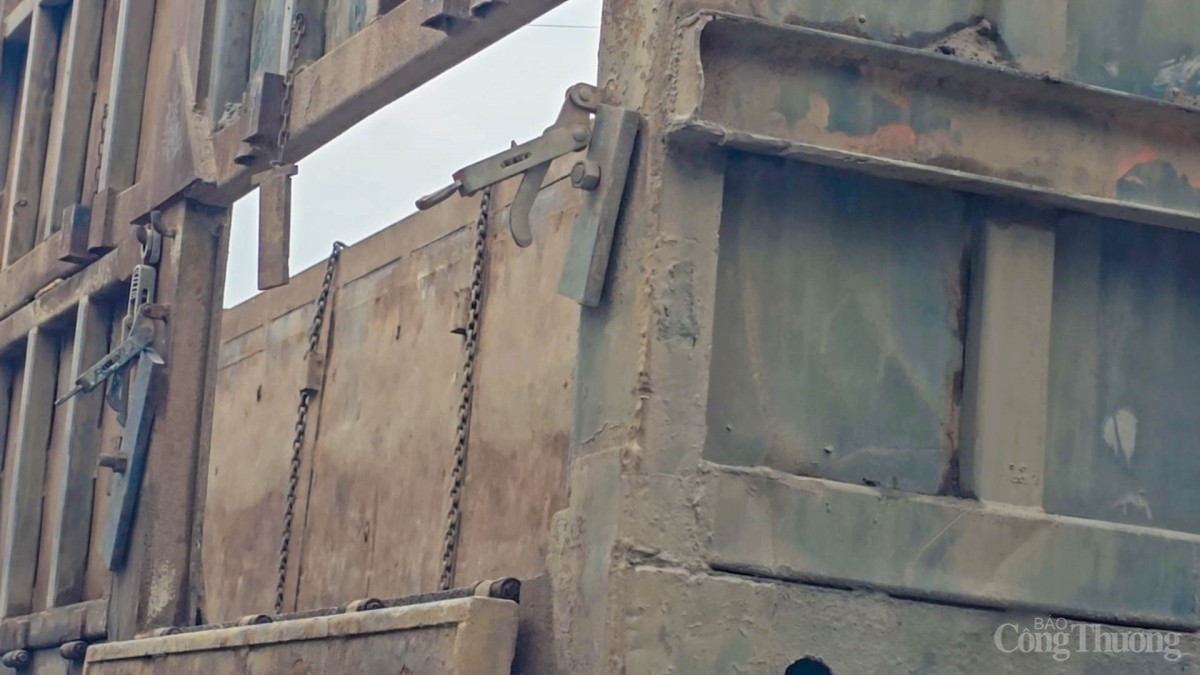 Kỳ lạ những đoàn xe container 'không nóc' ở Vĩnh Phúc Kỳ lạ những đoàn xe container 'không nóc' ở Vĩnh Phúc