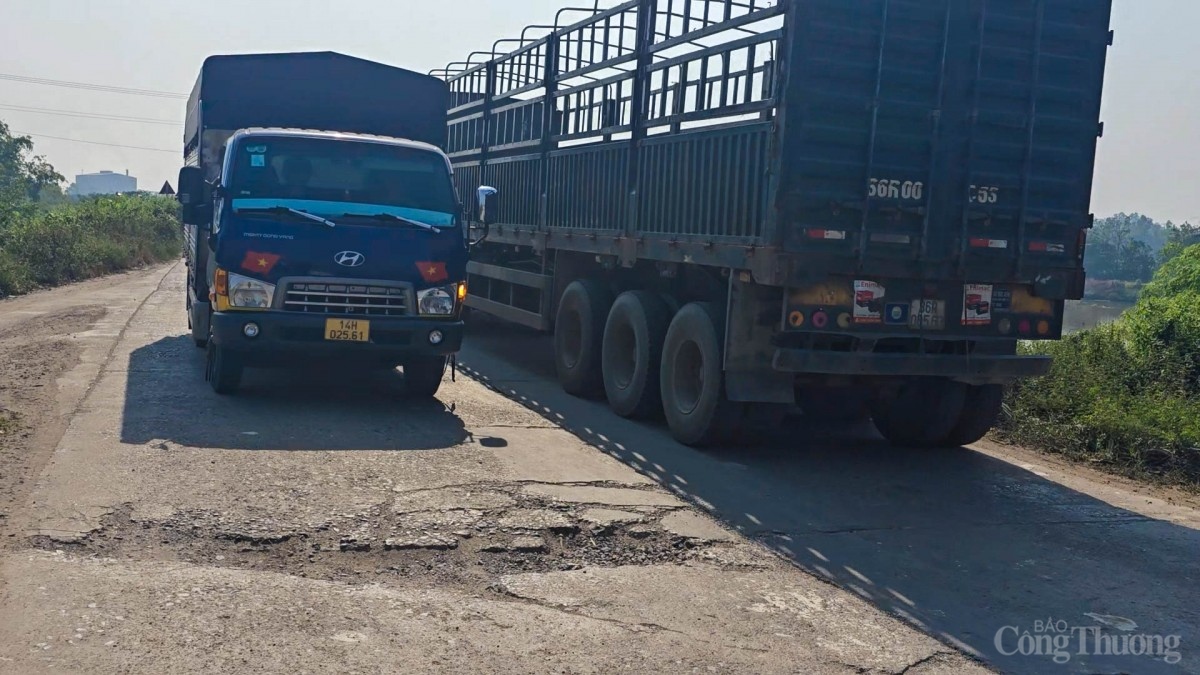 Kỳ lạ những đoàn xe container 'không nóc' ở Vĩnh Phúc Kỳ lạ những đoàn xe container 'không nóc' ở Vĩnh Phúc
