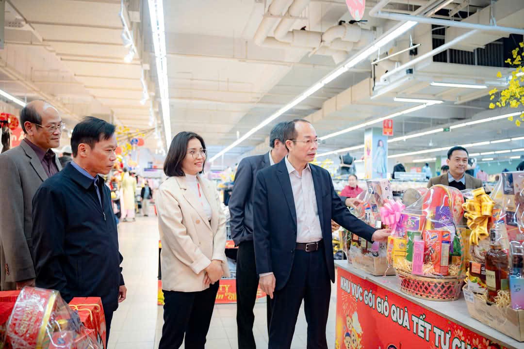 Thành phố Huế: Hàng tết dồi dào, giá bình ổn