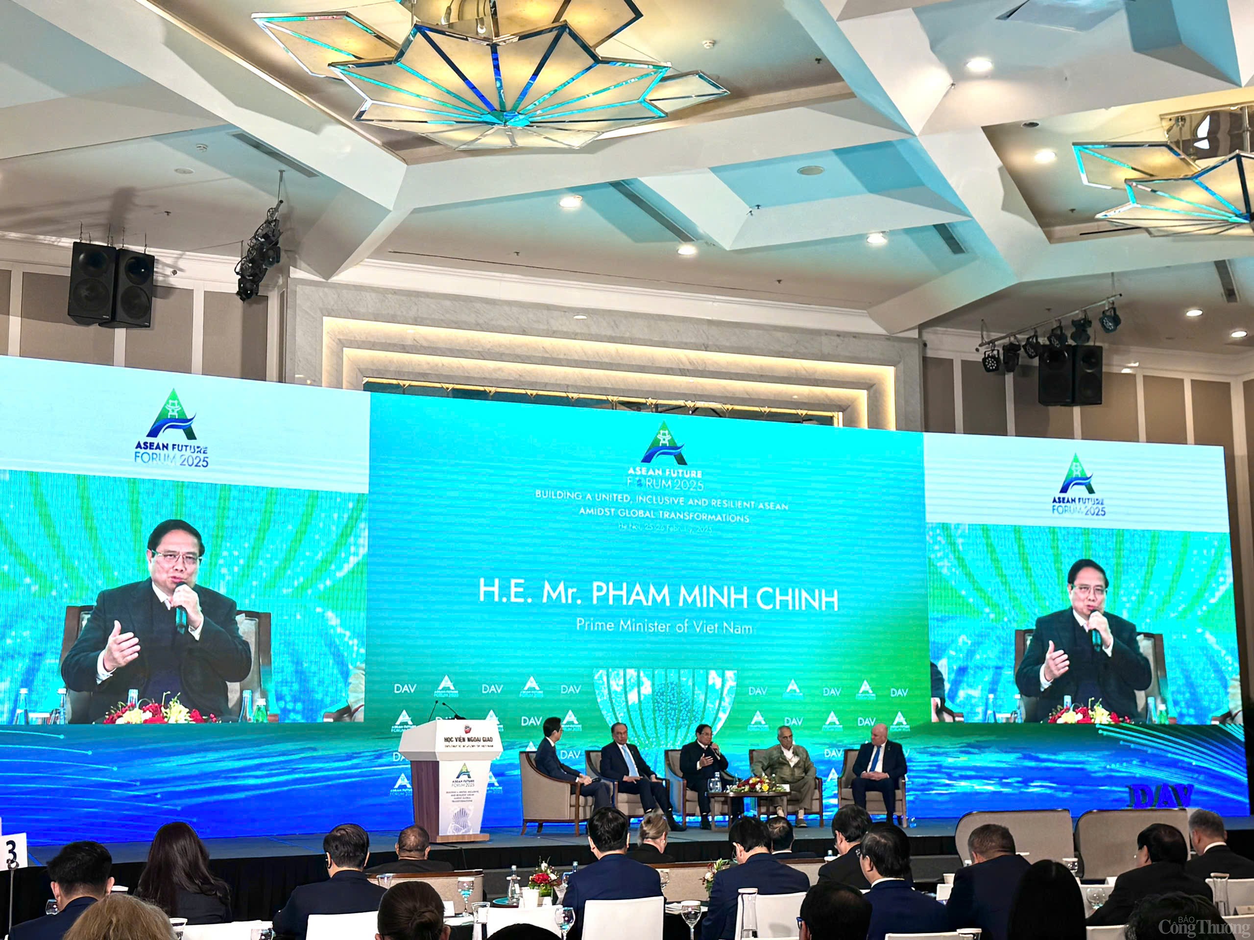Thủ tướng dự Phiên toàn thể Diễn đàn Tương lai ASEAN 2025 Thủ tướng dự Phiên toàn thể Diễn đàn Tương lai ASEAN 2025