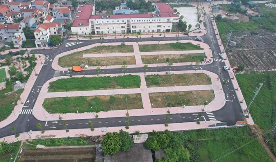 đất đấu giá đang trở thành đích nhắm hàng đầu của giới đầu tư. Ảnh minh họa đất đấu giá đang trở thành đích nhắm hàng đầu của giới đầu tư. Ảnh minh họa