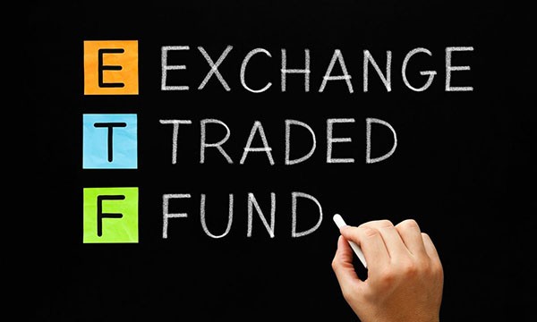 Các nhà tạo lập thị trường ETF đóng vai trò cung cấp thanh khoản, đưa ra giá mua và bán liên tục cho cổ phiếu ETF, giúp nhà đầu tư giao dịch hiệu quả hơn với chi phí thấp hơn. Ảnh minh họa Các nhà tạo lập thị trường ETF đóng vai trò cung cấp thanh khoản, đưa ra giá mua và bán liên tục cho cổ phiếu ETF, giúp nhà đầu tư giao dịch hiệu quả hơn với chi phí thấp hơn. Ảnh minh họa