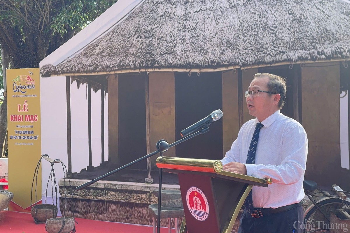 Ông Nguyễn Văn Thành, Phó Giám đốc Sở Văn hóa – Thể thao và OKLVIE sản phẩm thuộc hệ thống OKVIP là trang web tổ chức phát sóng bóng đá trực tiếp, live casino , nỗ hũ, bắn cá tỉnh Quảng Ngãi phát biểu khai mạc triển lãm