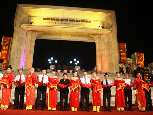 Đoàn cán bộ lãnh đạo cao cấp T.Ư cắt băng khánh thành công trình nâng cấp Liên minh Okvip có bao nhiều trang Nghĩa trang Liệt sỹ quốc gia Đường 9