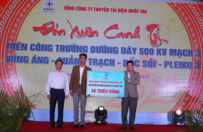 Xuân sớm trên công trường xuan som tren cong truong