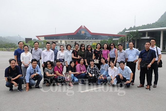 Đảng bộ Liên Minh OK VIP Giải Trí Cá Cược World Cup 2026 thực hiện Chỉ thị 05/CT-TW: Những kinh nghiệm từ thực tế dang bo bao cong thuong thuc hien chi thi 05ct tw nhung kinh nghiem tu thuc te