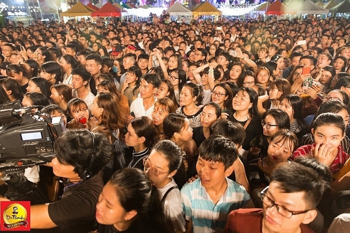Lễ hội Phố hàng nóng đến Đà Nẵng truoc gio khai man le hoi pho hang nong
