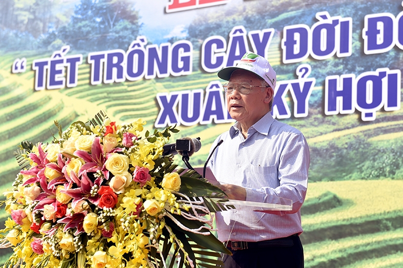 Party, State leader launches Tet tree planting festival in Yen Bai
