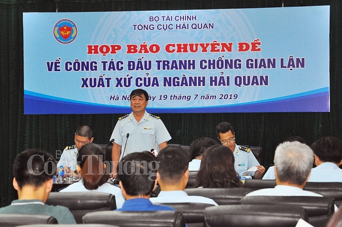 Mạnh tay với hành vi giả mạo xuất xứ hàng hoá Việt Nam manh tay voi hanh vi gia mao xuat xu hang hoa viet nam