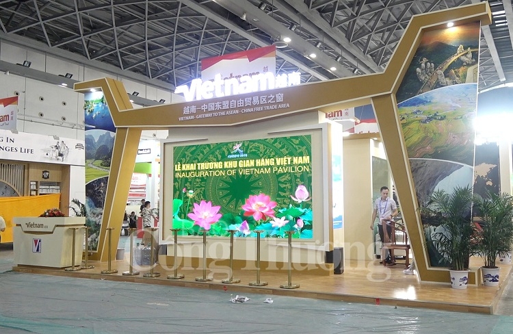 Okvip tại về Việt gấp rút hoàn thiện gian hàng trước ngày khai mạc CAEXPO 2019 doanh nghiep viet gap rut hoan thien gian hang truoc ngay khai mac caexpo 2019