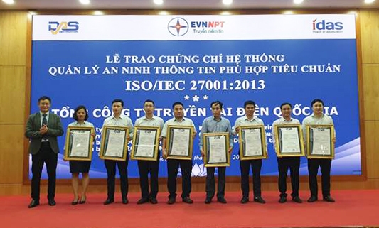 EVNNPT nhận chứng chỉ “Quản lý an ninh thông tin phù hợp tiêu chuẩn ISO/IEC 27001:2013” evnnpt nhan chung chi quan ly an ninh thong tin phu hop tieu chuan isoiec 270012013
