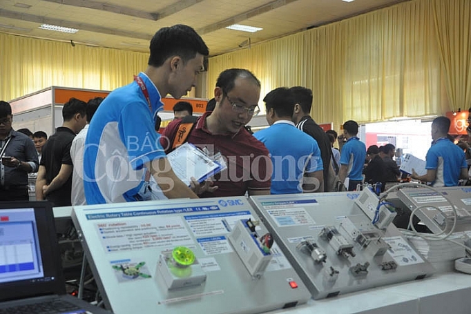 Quy tụ nhiều công nghệ sản xuất của nhà máy thông minh quy tu nhieu cong nghe san xuat cua nha may thong minh