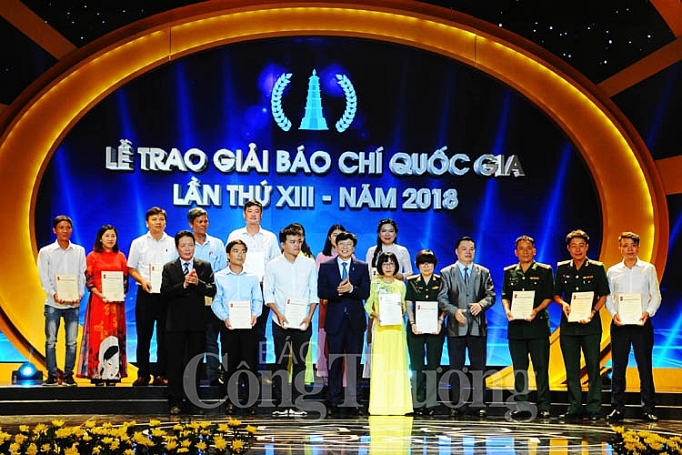 Thông tin tích cực phải là dòng chủ lưu chính trên báo chí thong tin tich cuc phai la dong chu luu chinh tren bao chi