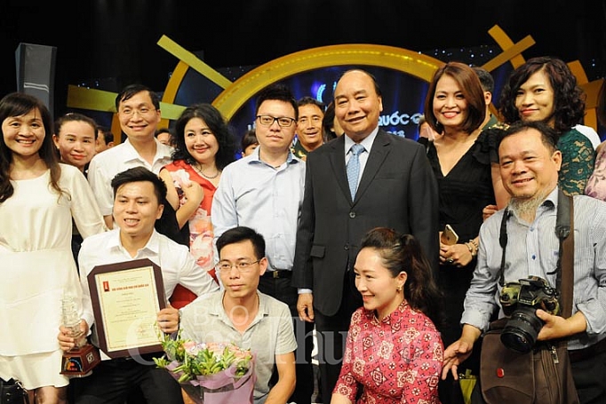 Thông tin tích cực phải là dòng chủ lưu chính trên báo chí thong tin tich cuc phai la dong chu luu chinh tren bao chi