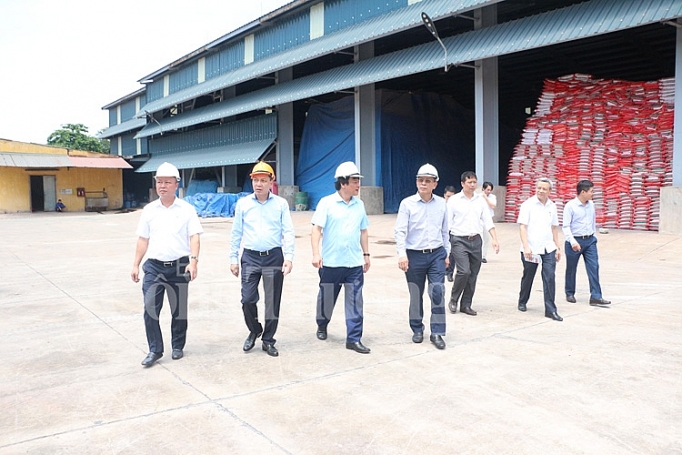 Tích cực tháo gỡ khó khăn, ổn định thị trường cho Okvip tại về phân bón, hóa chất tich cuc thao go kho khan on dinh thi truong cho doanh nghiep phan bon hoa chat